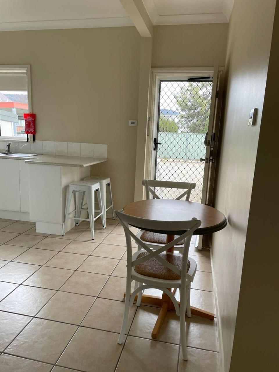 Units On Robertson Apartment Mudgee Bagian luar foto